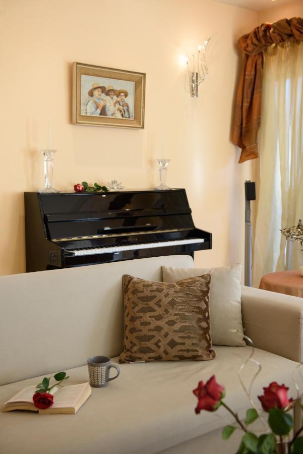 Villa Magic Perla Guviá Kültér fotó